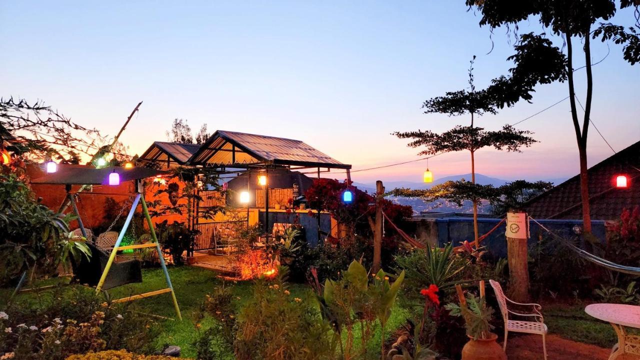 Yambi Guesthouse Кигали Экстерьер фото